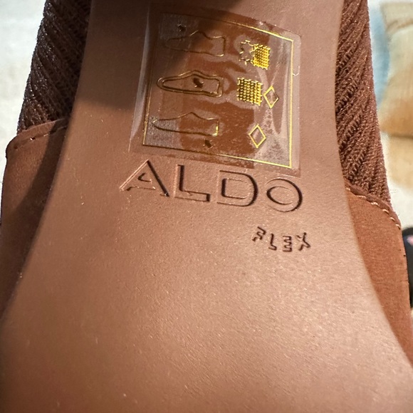 Sculpted block heel boot - Picture 6 of 9